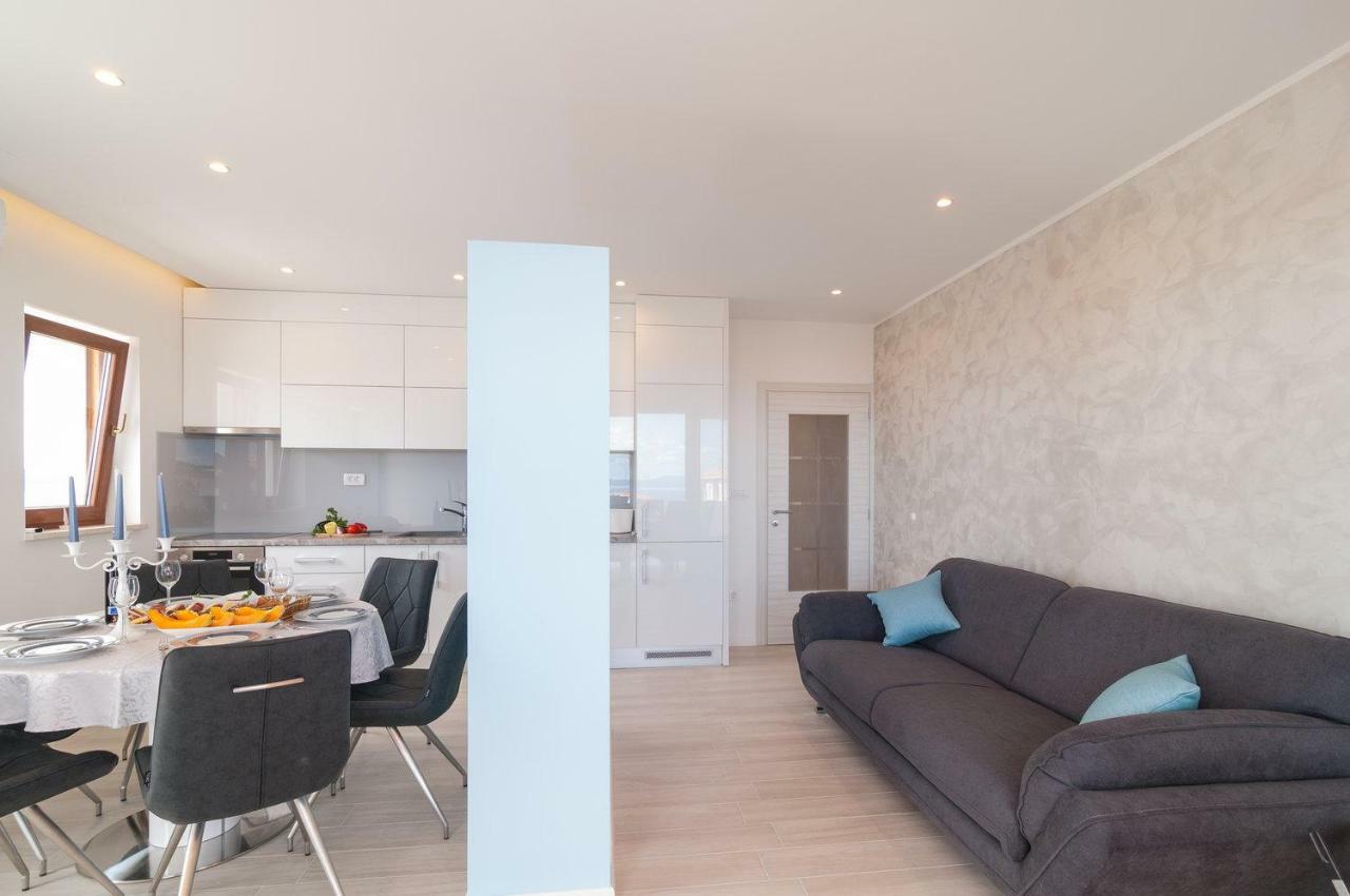 Beautiful Apartment With Private Pool Trogir Ngoại thất bức ảnh